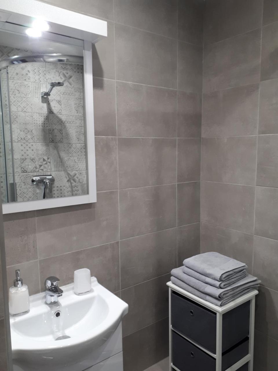 Aliz Apartman Мисколк Екстериор снимка